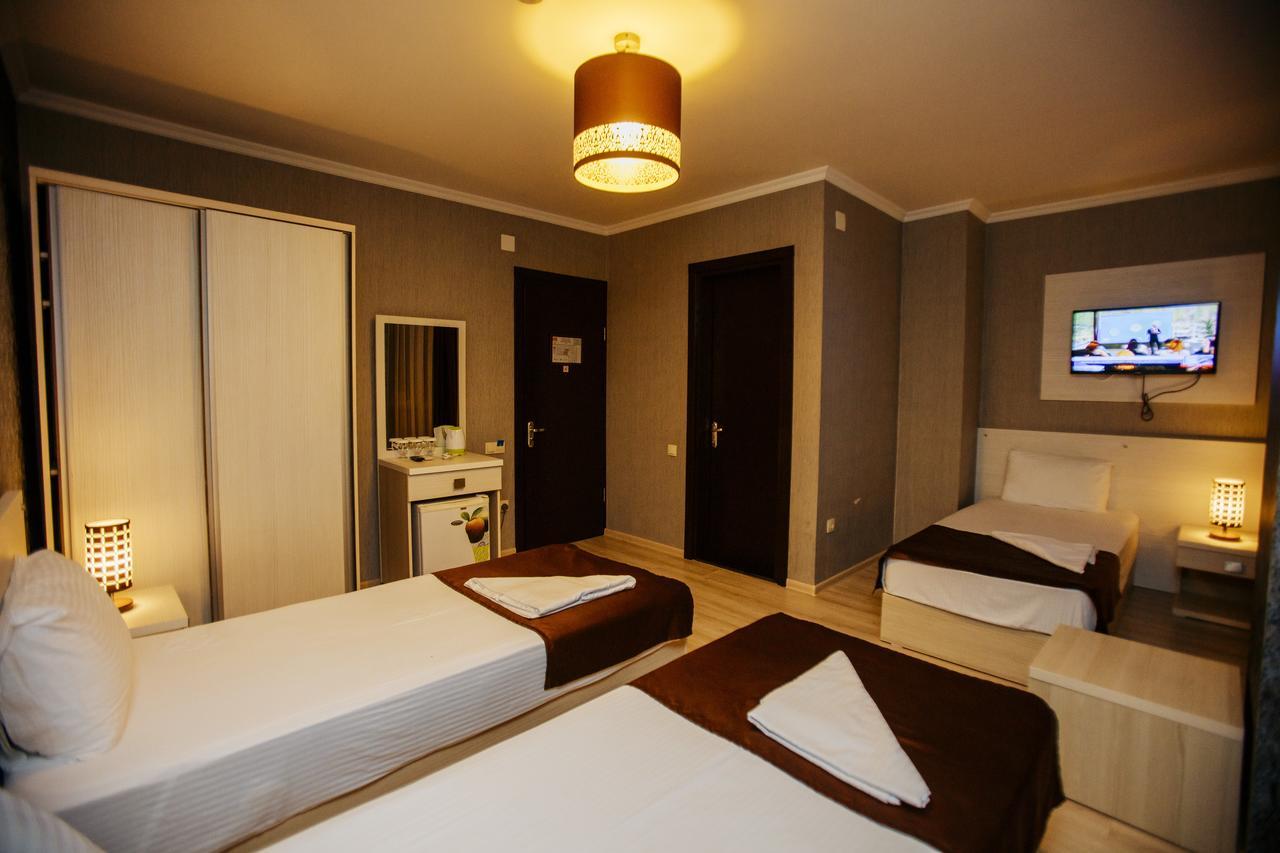 Batus Hotel Batumi Luaran gambar